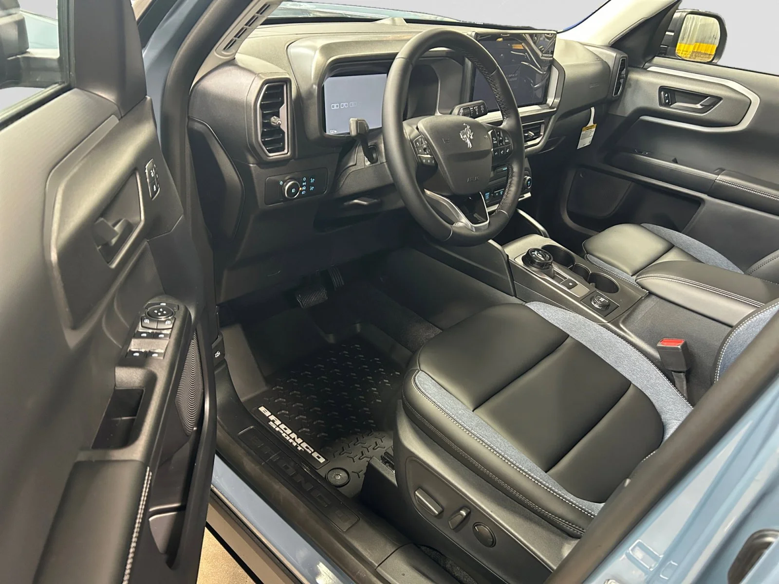 New 2026 Azure Grey Metallic Tri-Coat Ford Outer Banks image 12