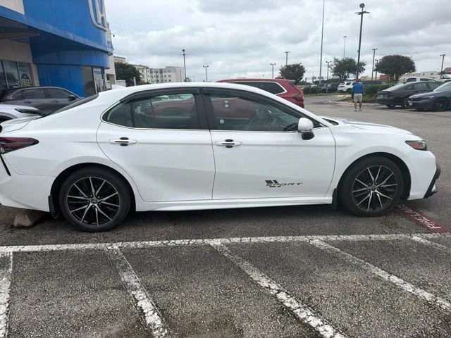 Used 2023 Ice Toyota SE image 6