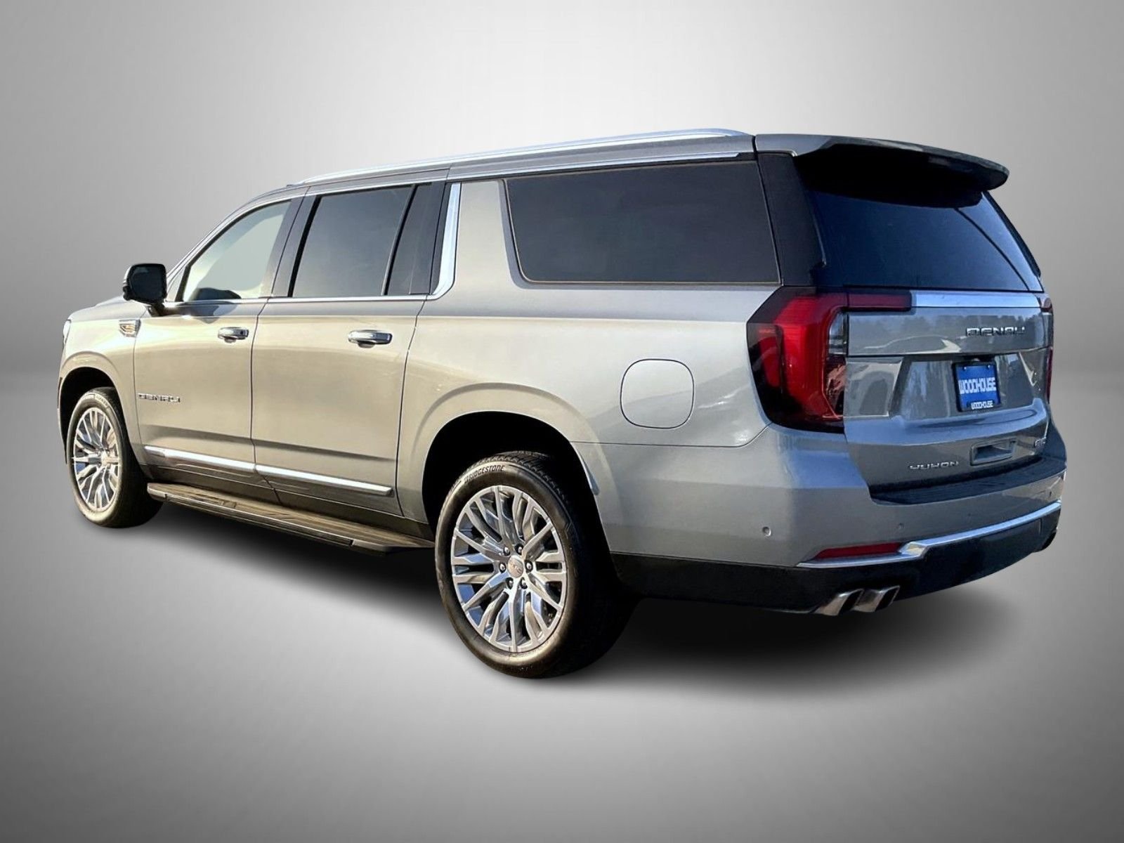 Used 2025 Silver GMC Denali image 7