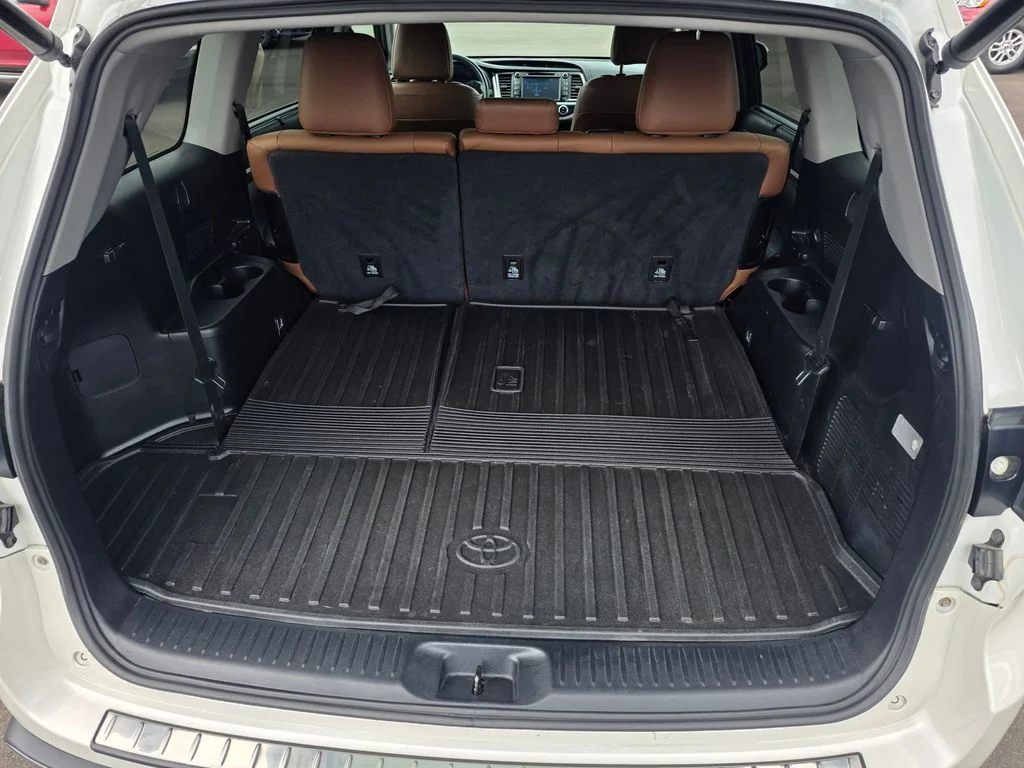 Used 2017 Blizzard Pearl Toyota Limited image 15