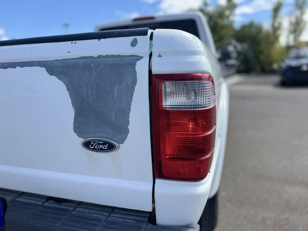 Used 2001 White Ford  image 34
