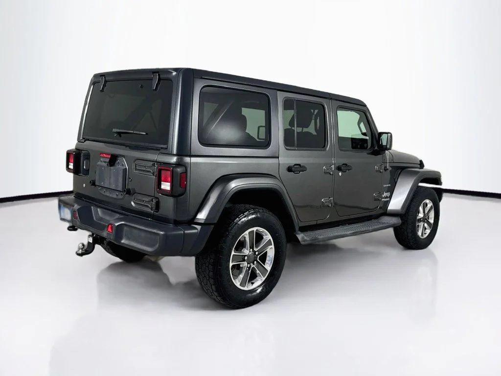 Used 2018 Granite Crystal Metallic Clearcoat Jeep Unlimited Sahara image 8