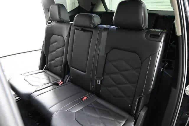 New 2026 Deep Black Pearl Volkswagen 2.0T SE w/Technology image 15