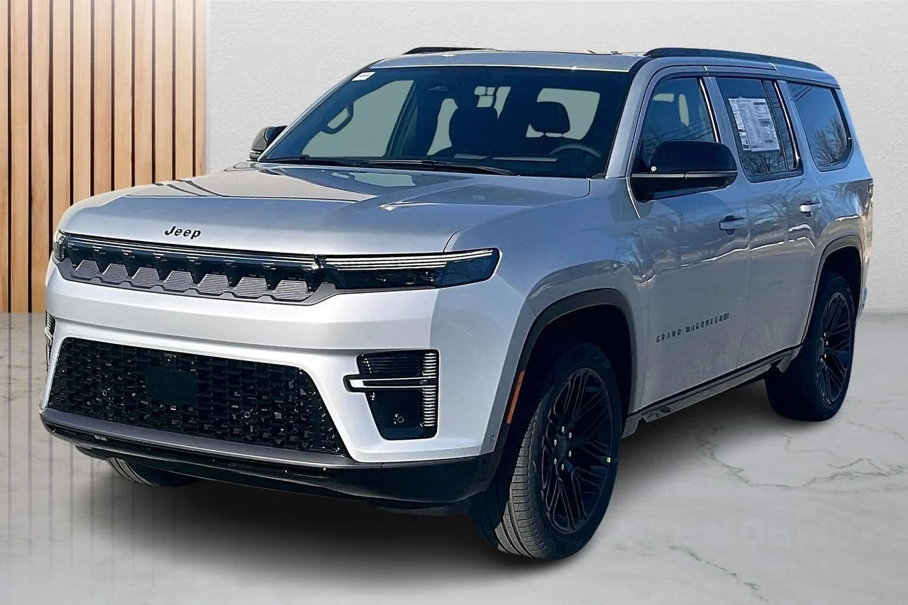 New 2026 Silver Zynith Jeep Limited Reserve image 4