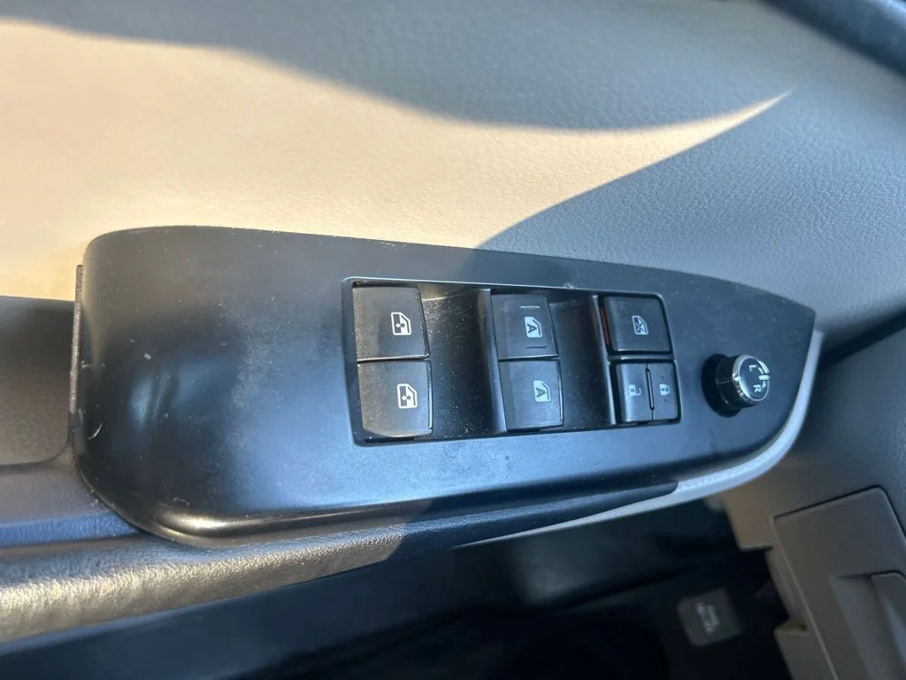 Used 2015 Blizzard Pearl Toyota XLE V6 image 19