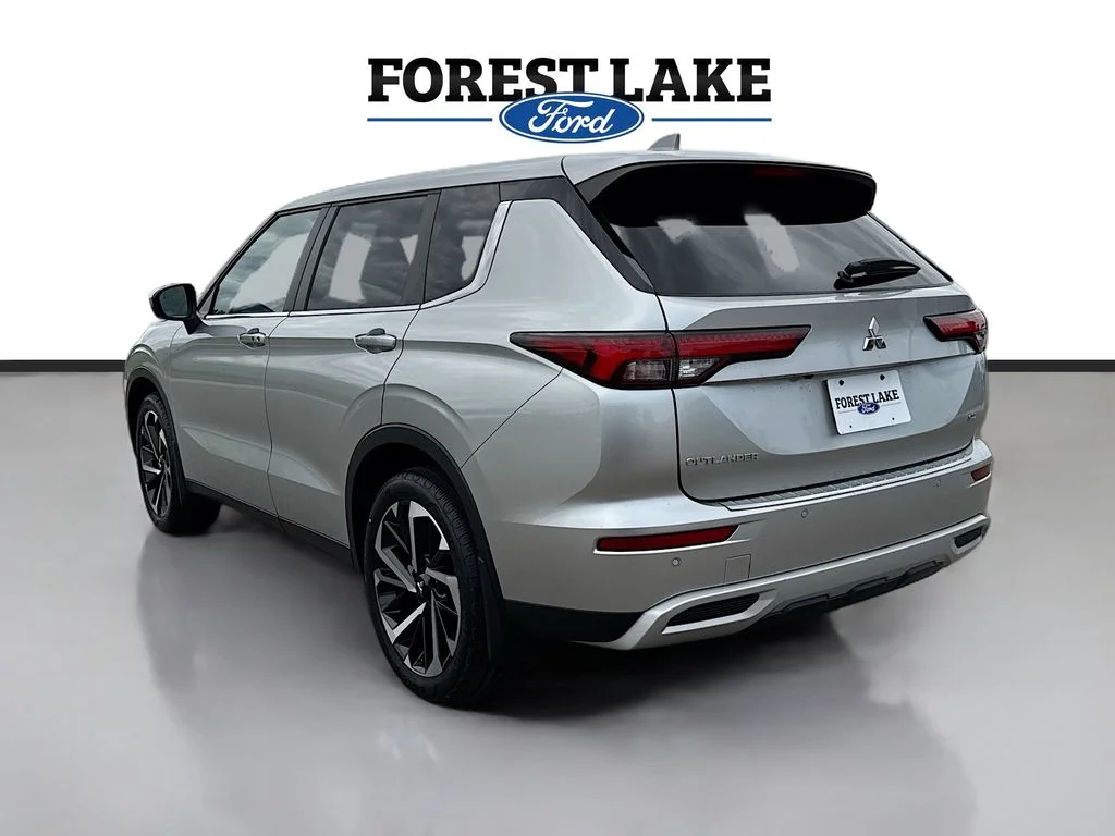 Used 2023 Alloy Silver Metallic Mitsubishi SE image 5