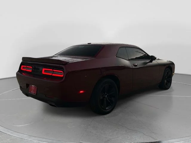 Used 2020 Red Dodge SXT image 4