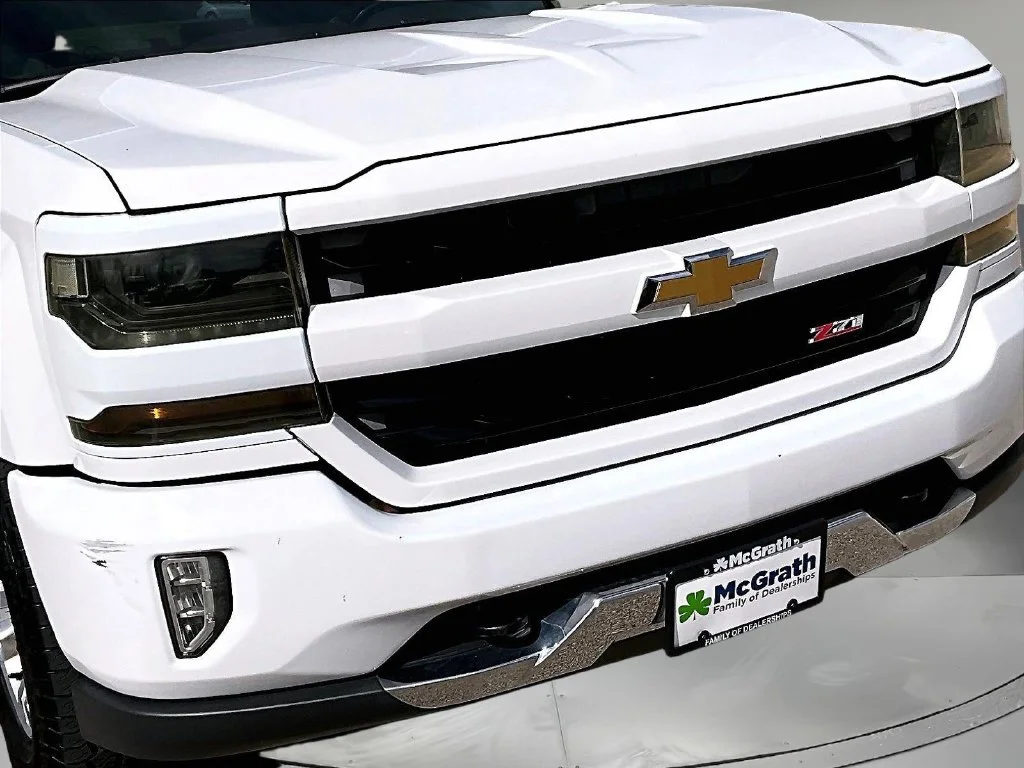 Used 2017 White Chevrolet LT image 35