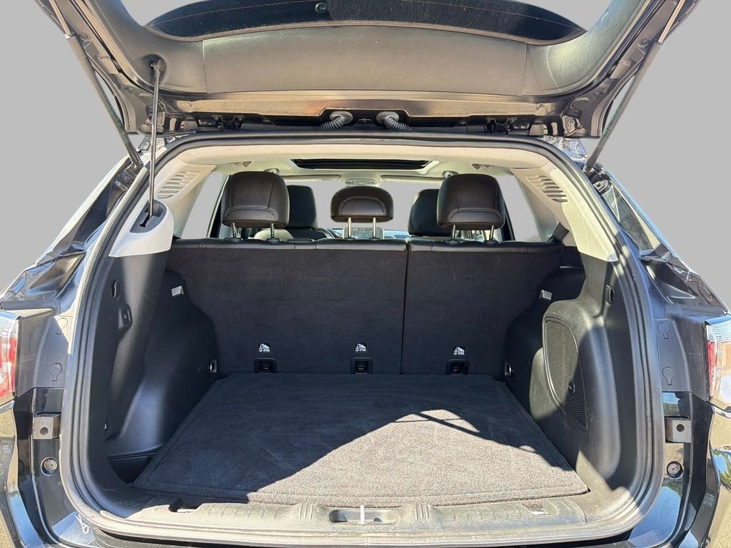 Used 2022 Black Jeep Latitude Lux image 11