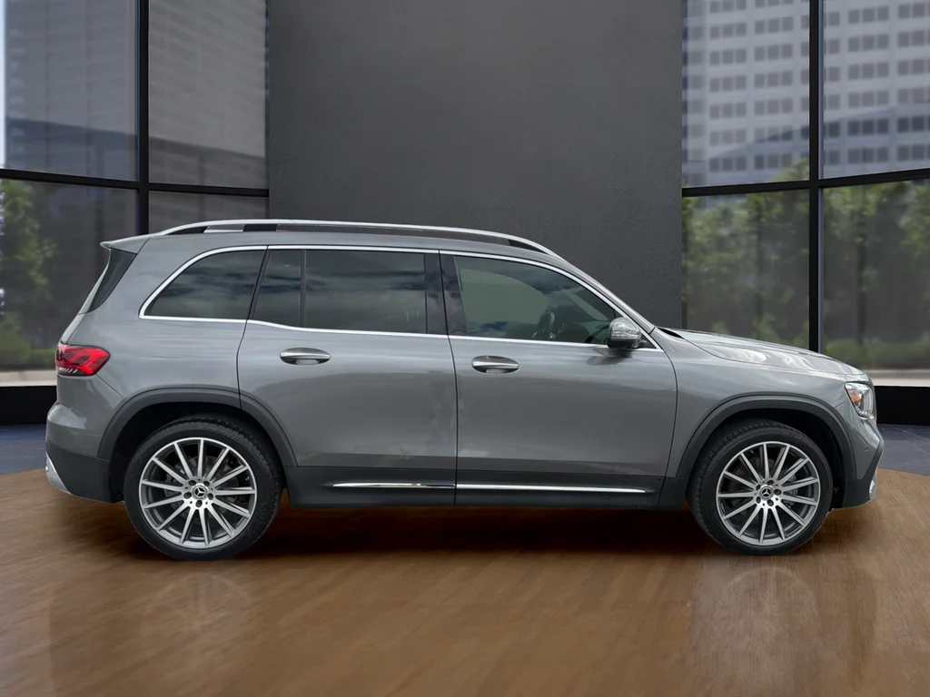 Used 2023  Mercedes-Benz GLB 250 image 17