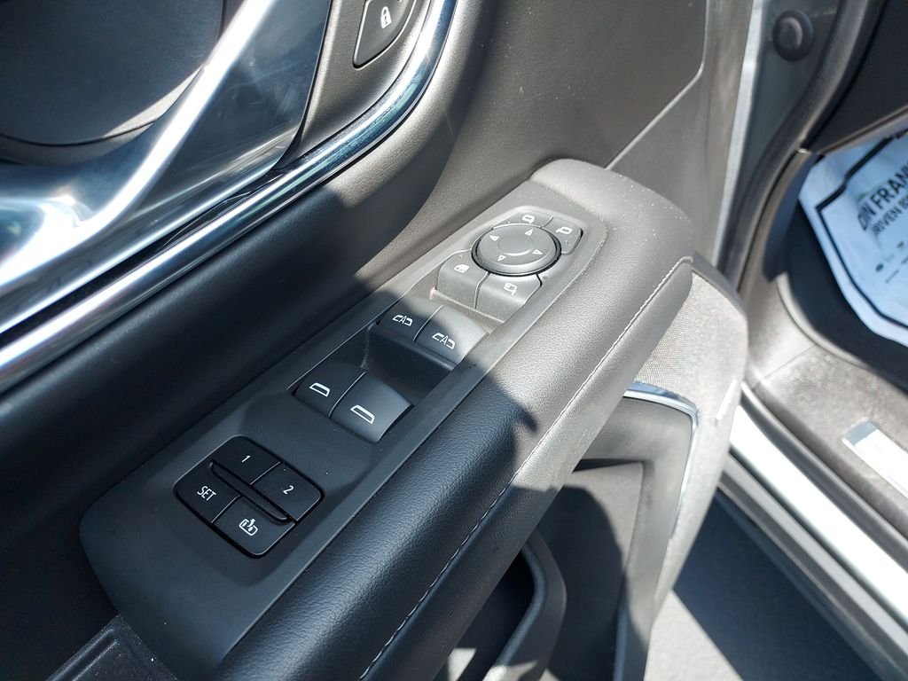 Used 2023 Gray Chevrolet Z71 image 11