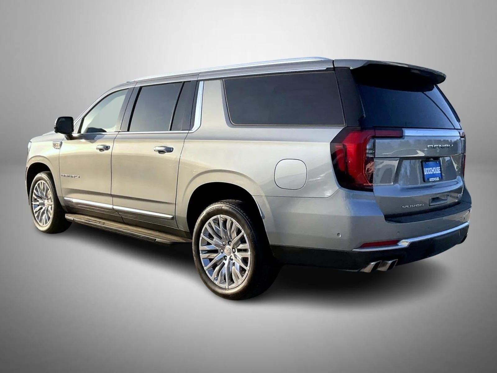 Used 2025 Silver GMC Denali image 7