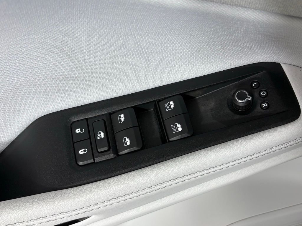 New 2026 Bright White Clearcoat Jeep Laredo image 15