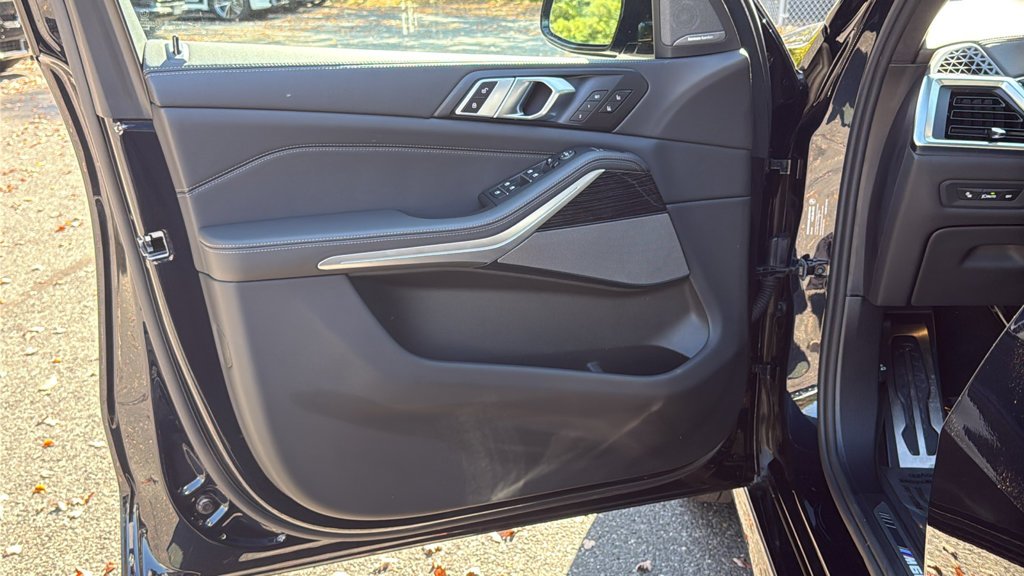 Used 2026 Carbon Black Metallic BMW M60i image 9