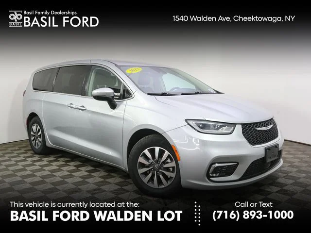Used 2023 Silver Chrysler Touring L image 1