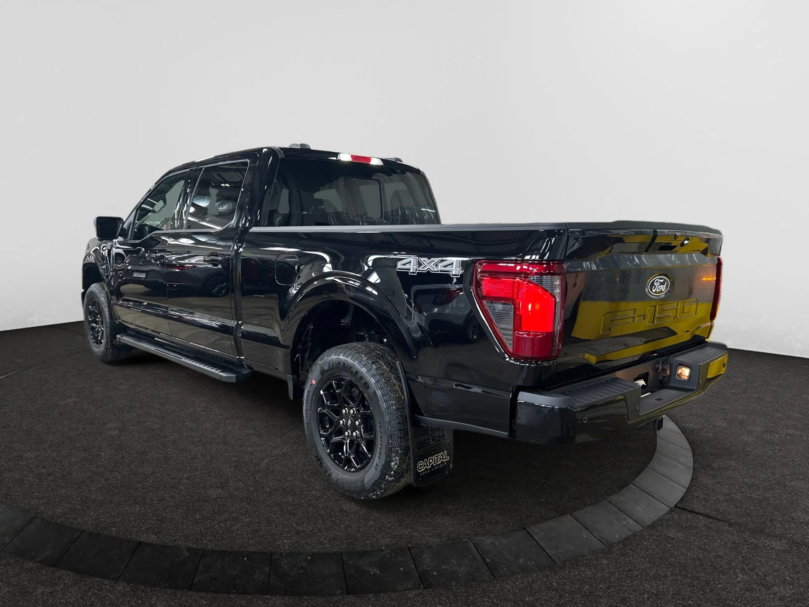 New 2026 Agate Black Metallic Ford XLT image 3