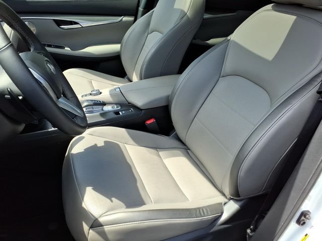 Used 2025 White INFINITI LUXE image 20