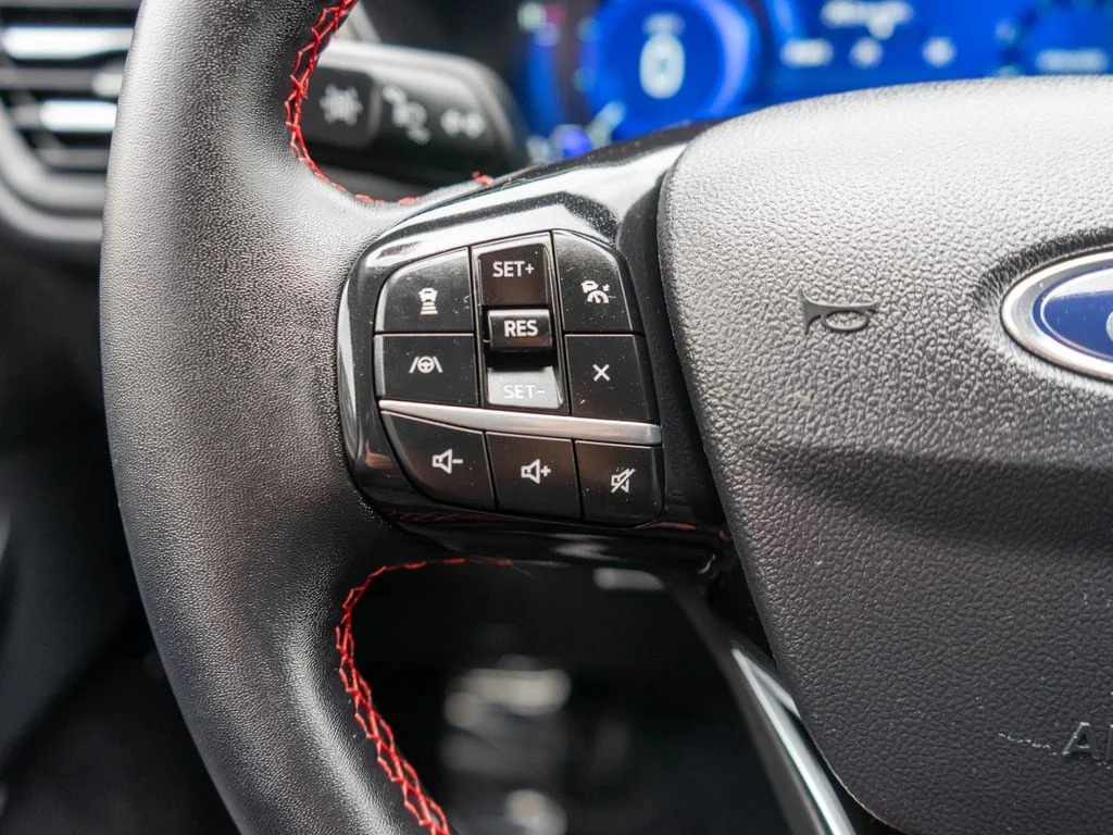 Used 2022 Red Ford SEL image 19
