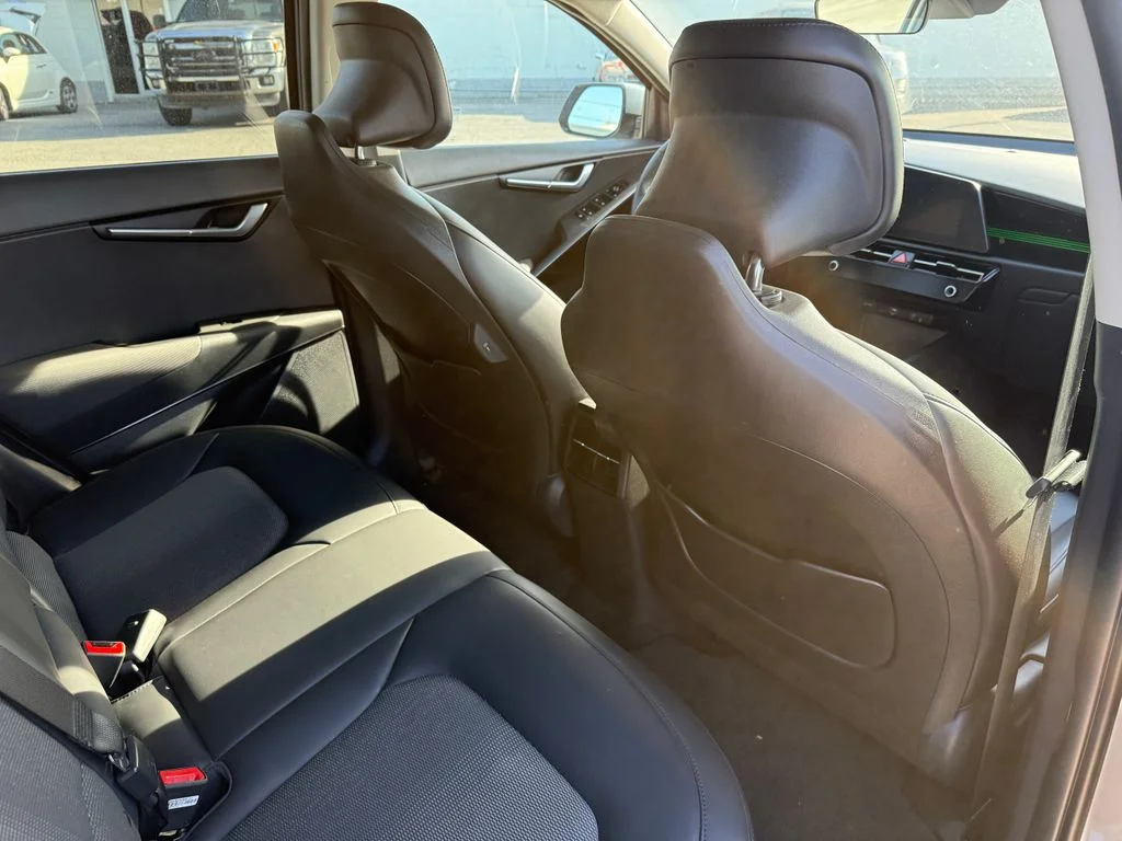 Used 2024 Gray Kia Wind image 19