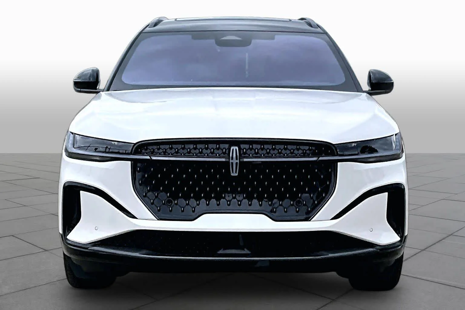 Used 2025 White Platinum Metallic Tri-Coat Lincoln Reserve image 4