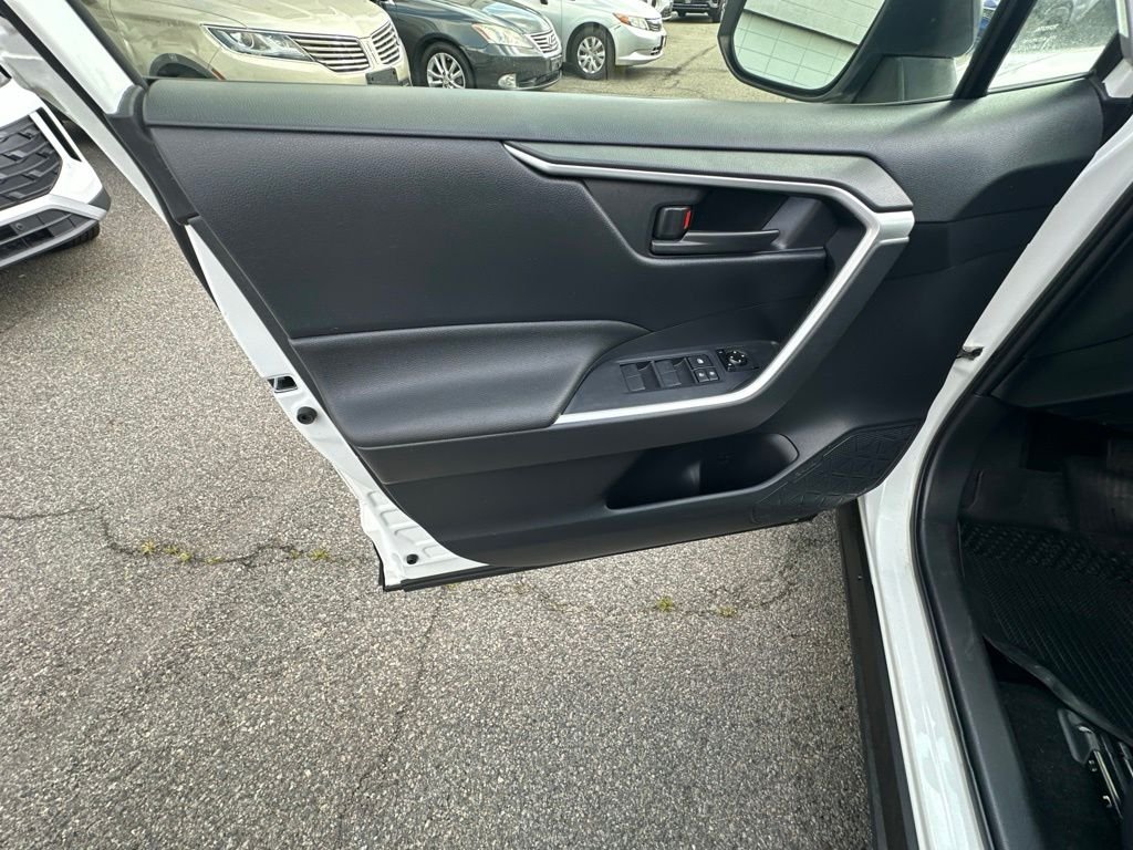 Used 2019 White Toyota LE image 8