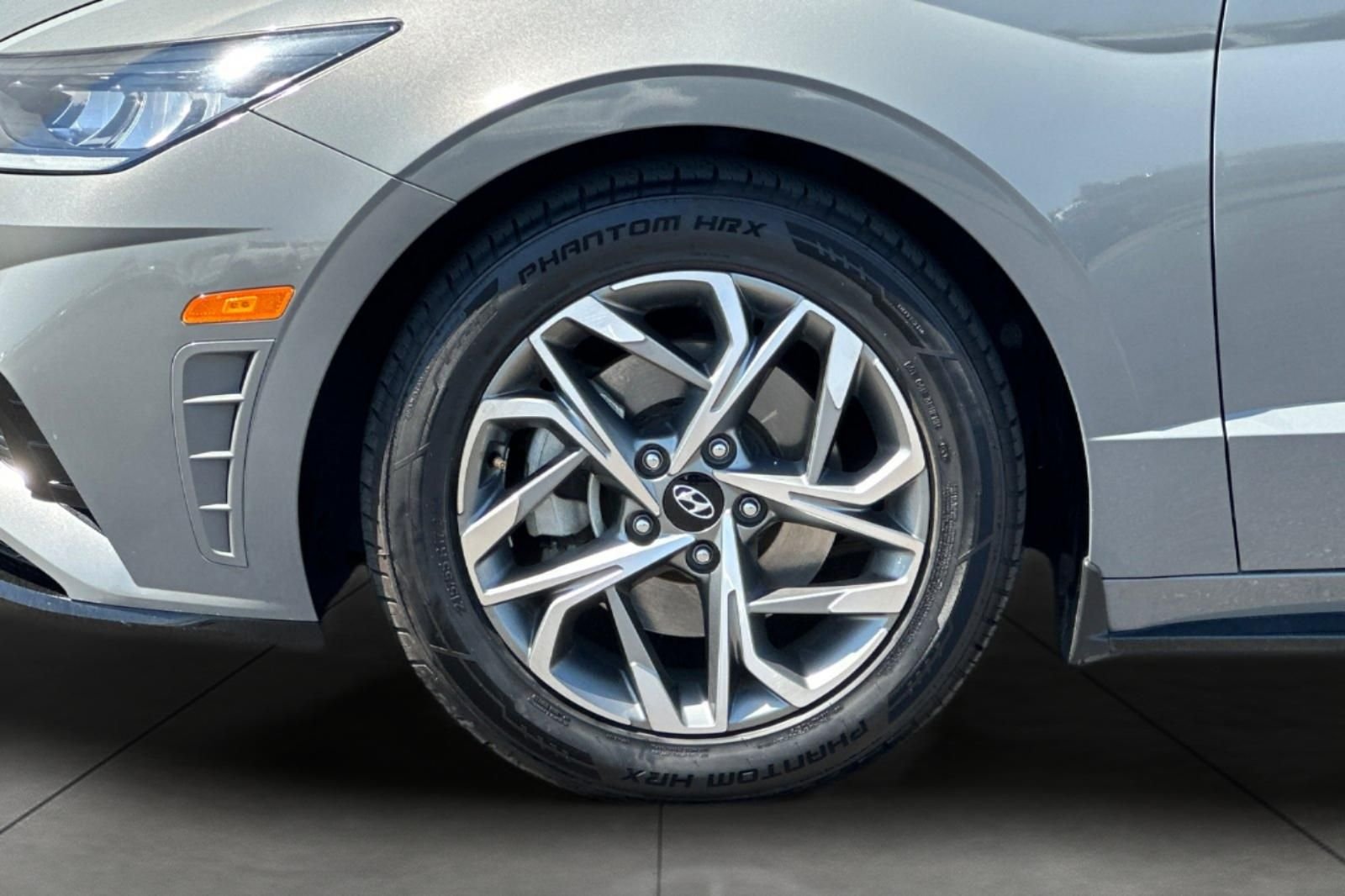 Used 2022 Gray Hyundai SEL image 30