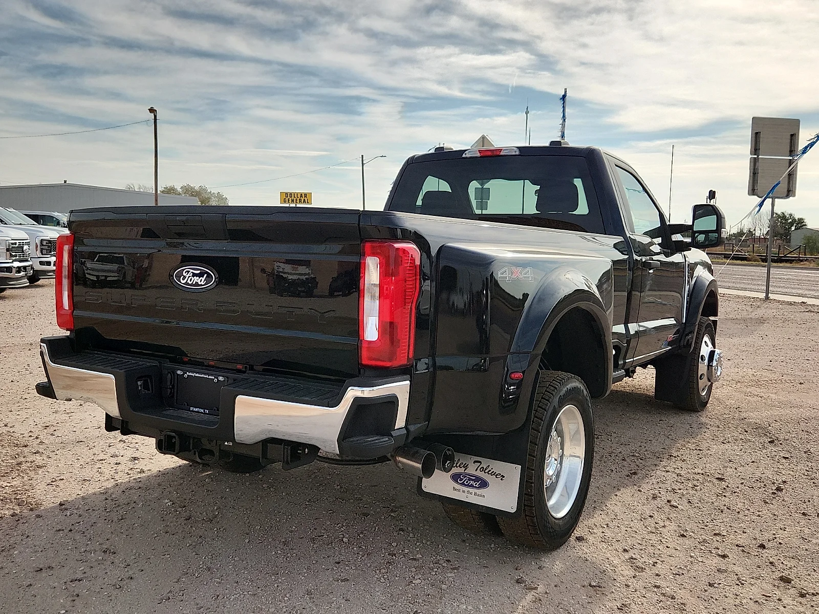 New 2027 Agate Black Metallic Ford XLT image 7