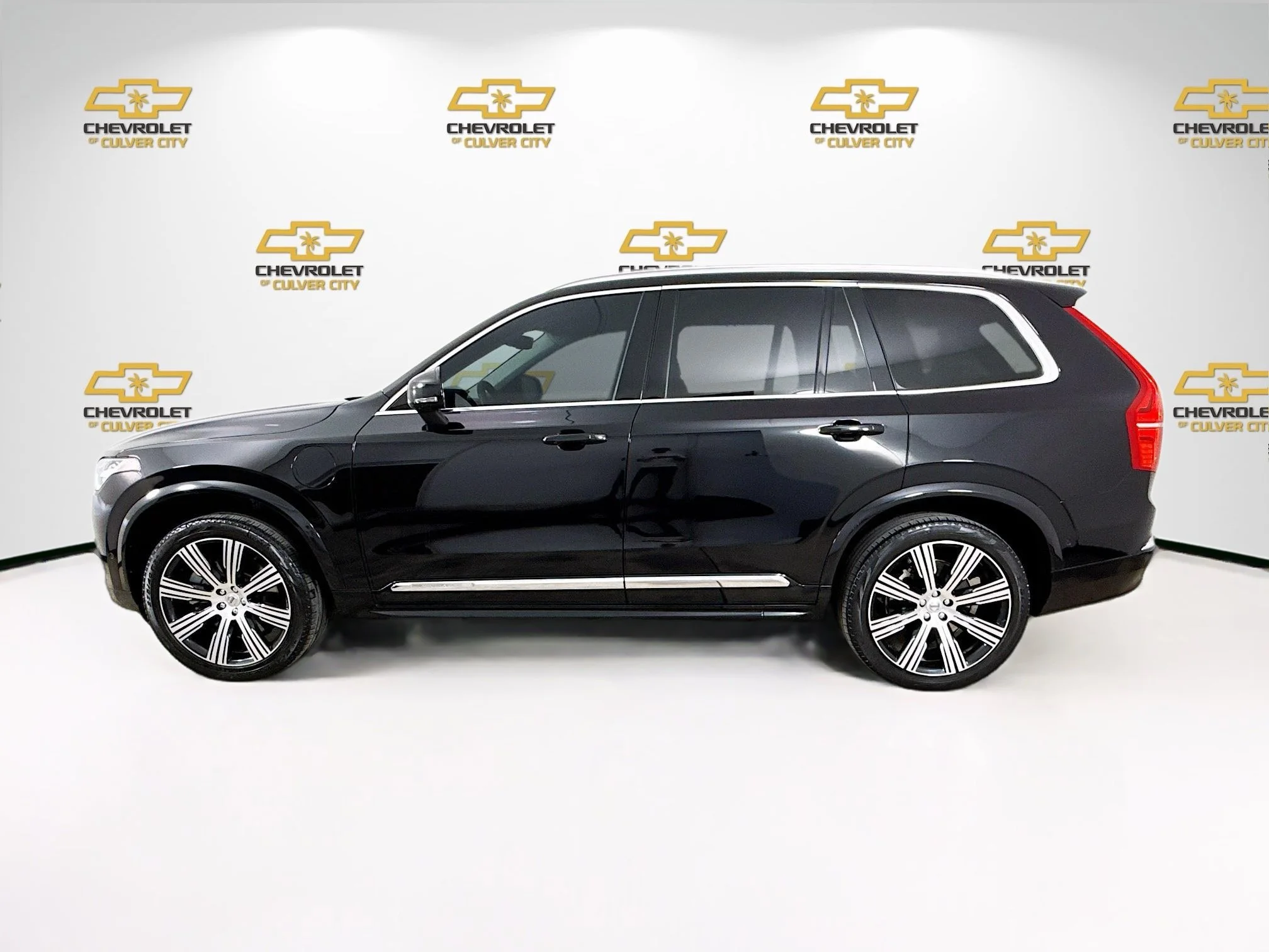 Used 2024 Black Raven Volvo Ultimate Bright Theme image 5