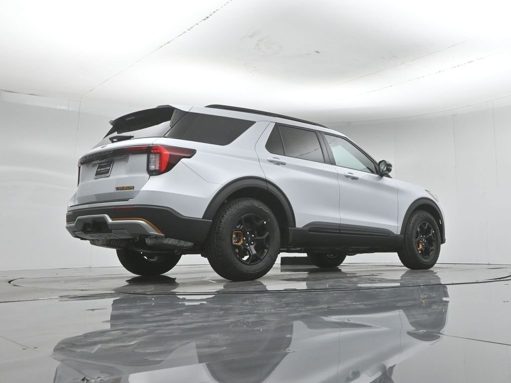 New 2026 Space White Metallic Ford Tremor image 45