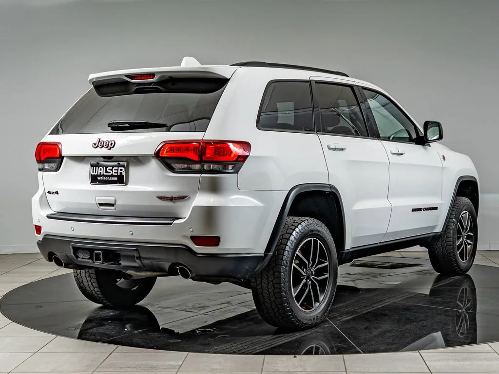 Used 2019 Bright White Clearcoat Jeep Trailhawk image 5