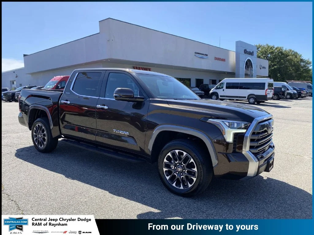 Used 2025  Toyota Limited image 1