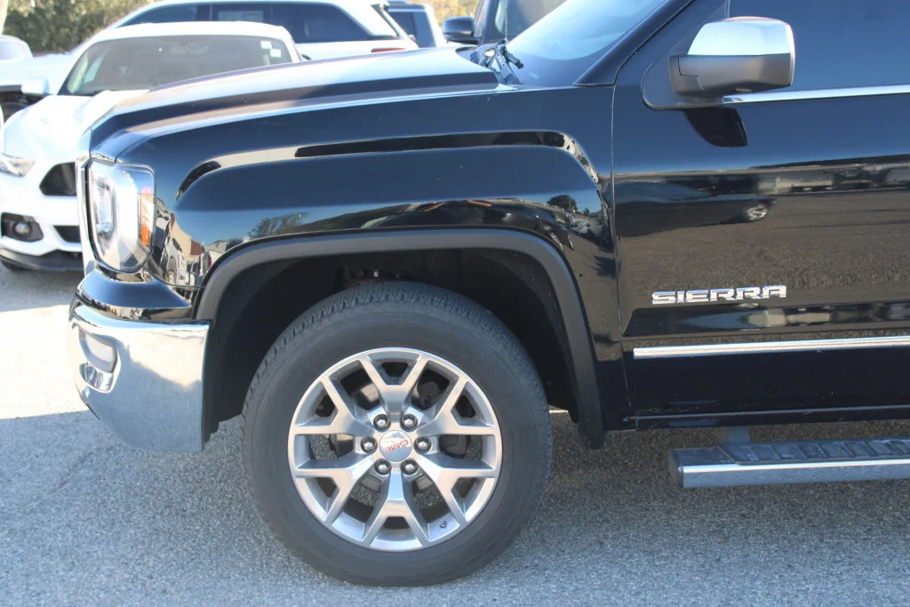 Used 2017 Black GMC SLT image 7
