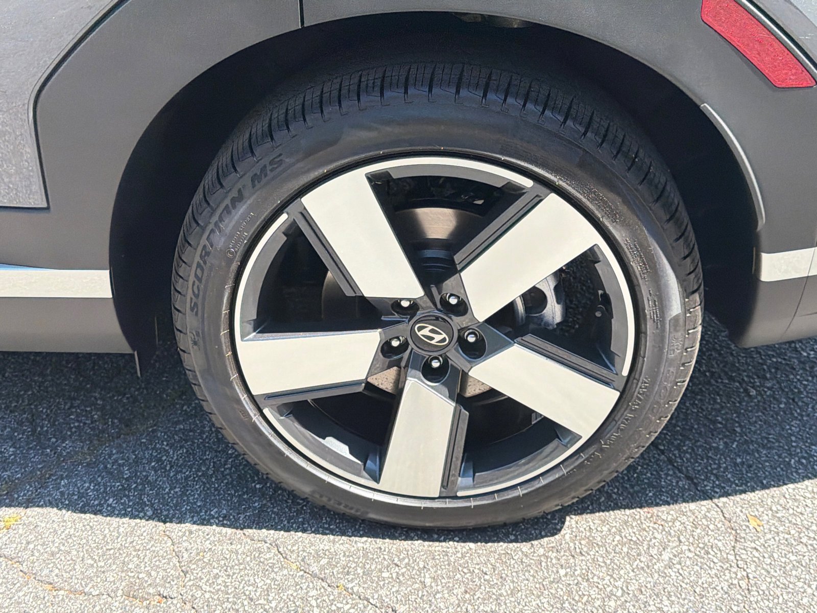 New 2026 Ecotronic Gray Hyundai Limited 7P image 14