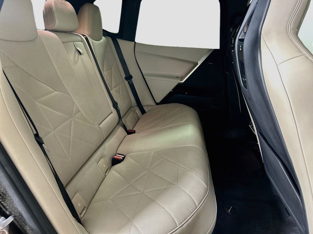 Used 2024 Storm Bay Metallic BMW xDrive50 image 28