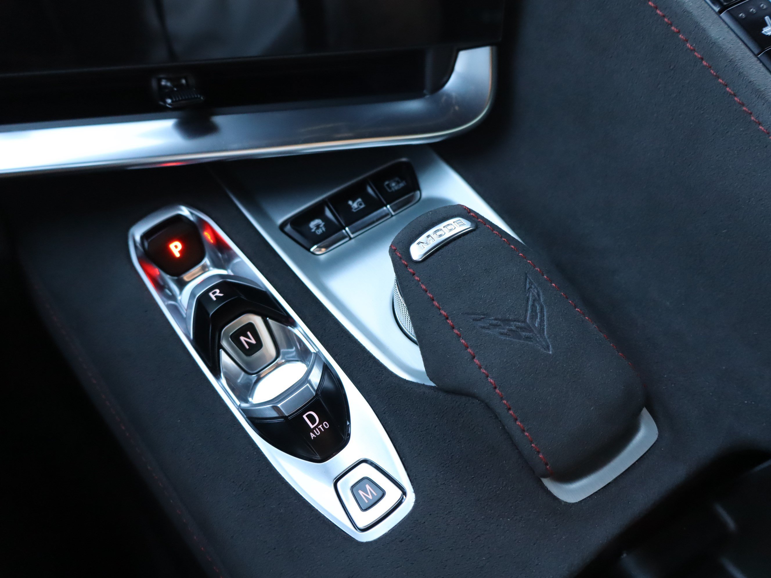 Used 2024 Arctic White Chevrolet 3LT image 25