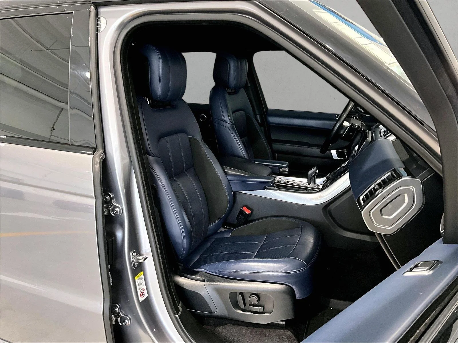 Used 2020 Eiger Grey Metallic Land Rover HSE Dynamic image 9