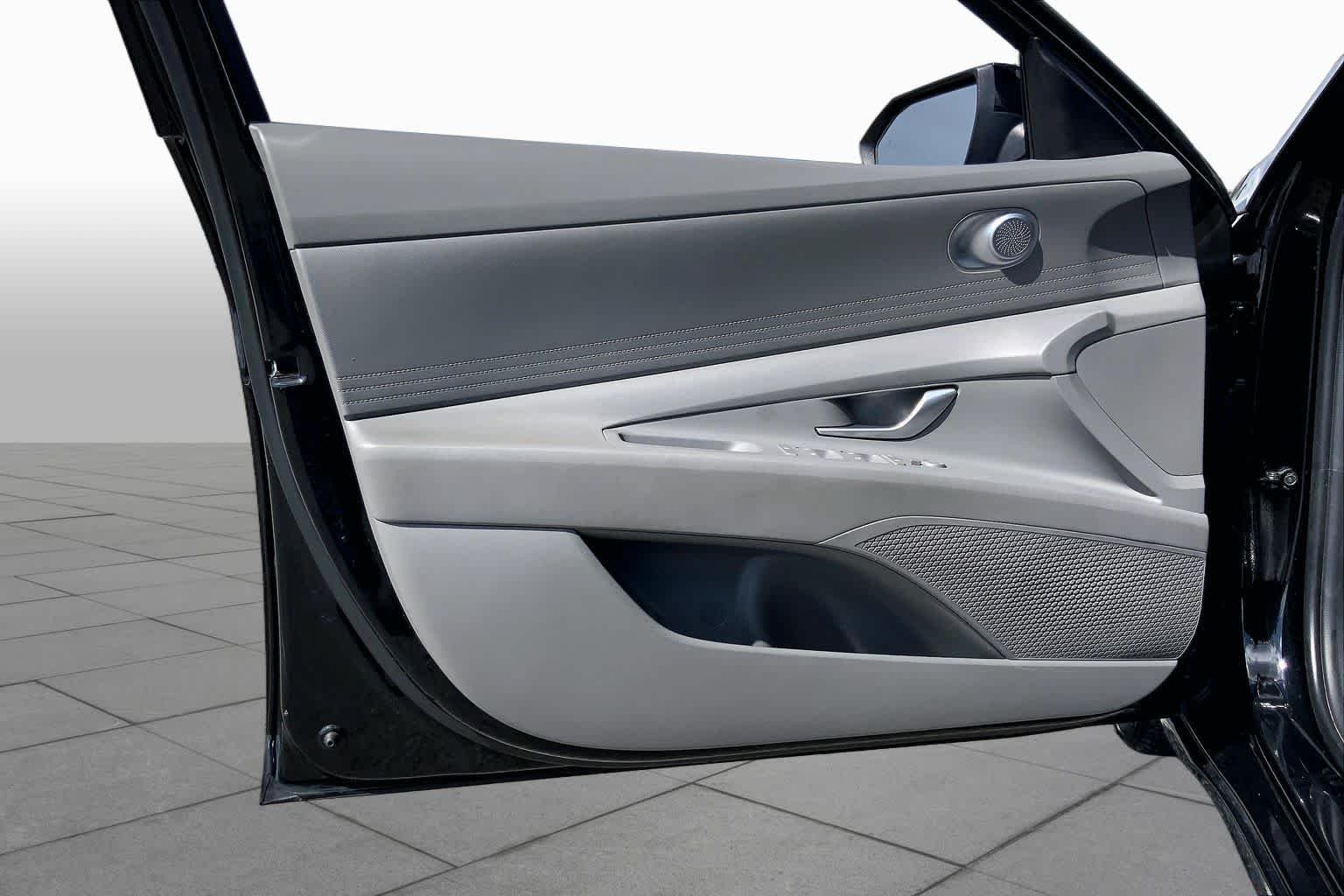 Used 2024 Abyss Black Hyundai SEL image 21
