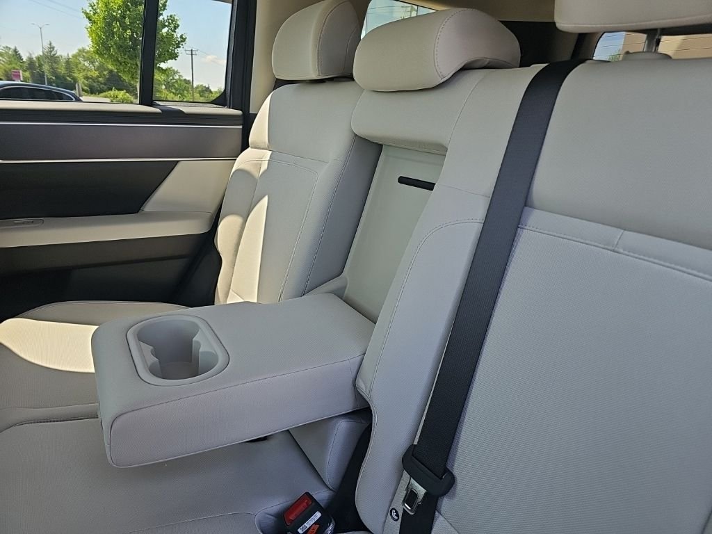 2025 Hyundai Santa Fe SE - Photo 32