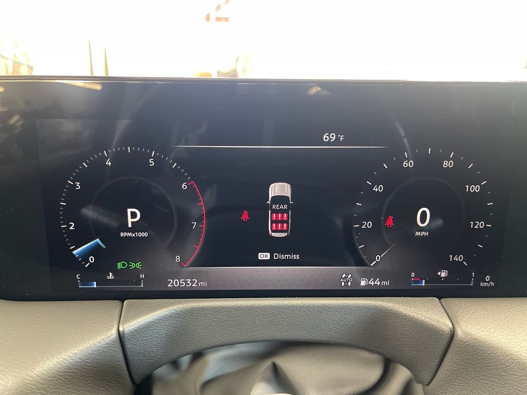 Used 2025 Aspen White Nissan SV image 26