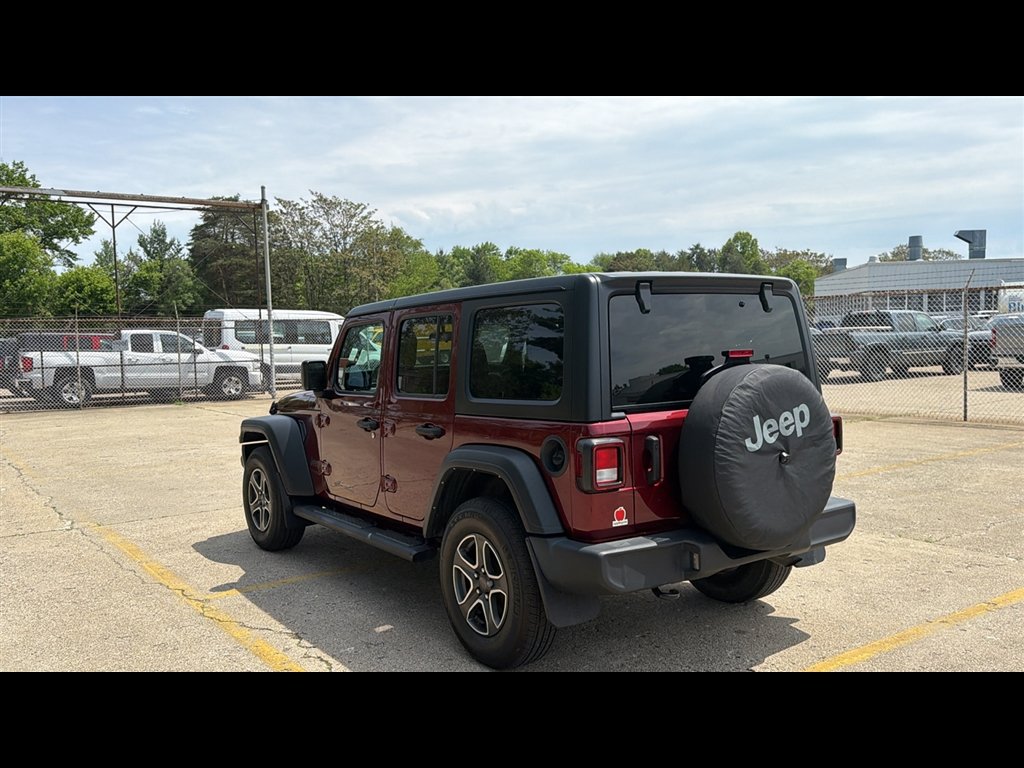 Used 2022  Jeep Unlimited Sport image 4