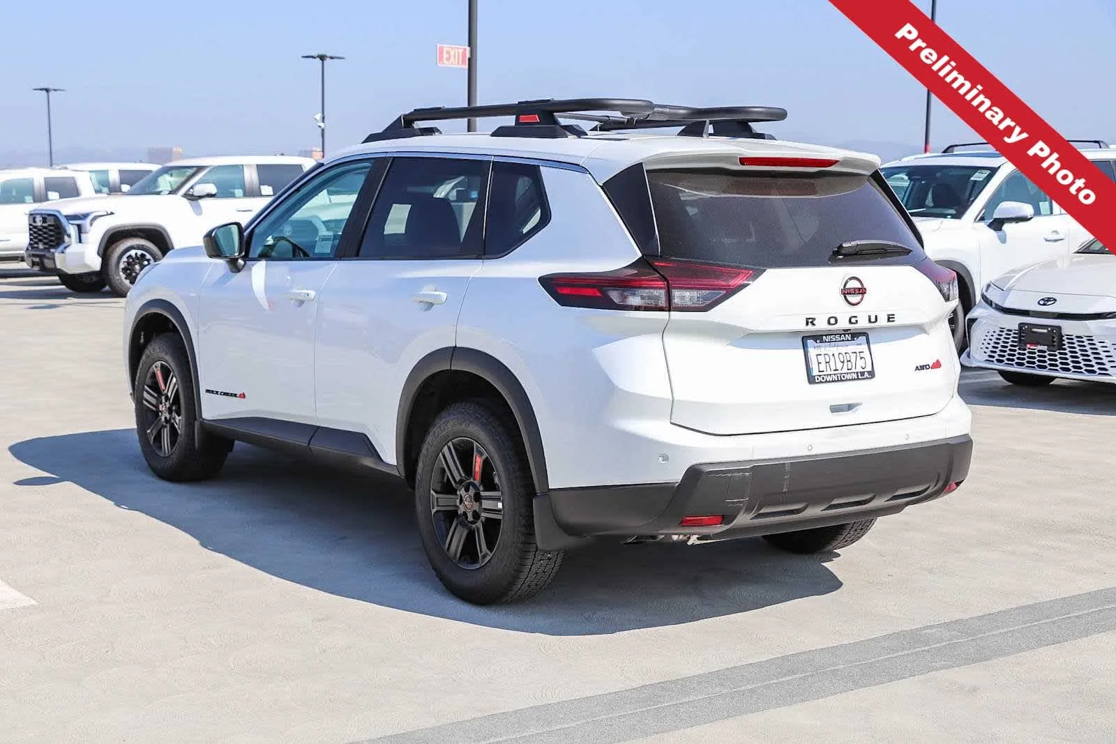 Used 2026 Everest White Pearl Tricoat Nissan Rock Creek image 8