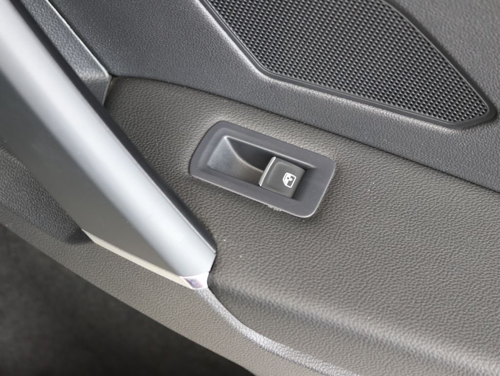 Used 2018 Gray Volkswagen 2.0T SEL image 36