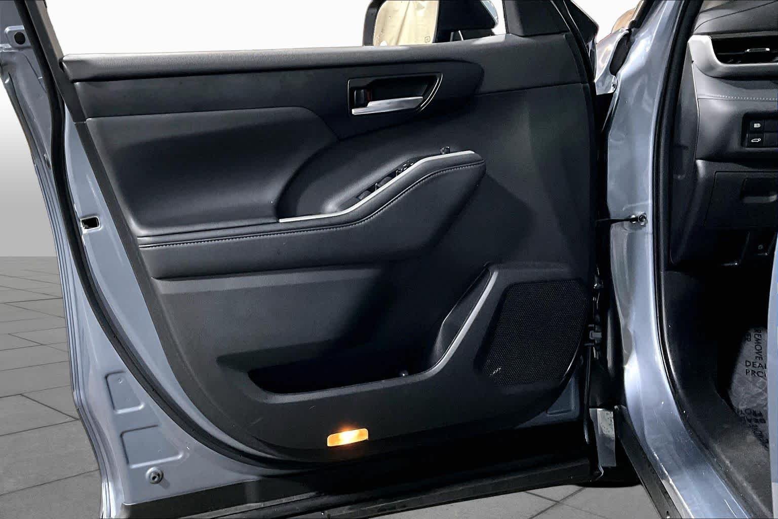 Used 2022 Moon Dust Toyota XLE image 22