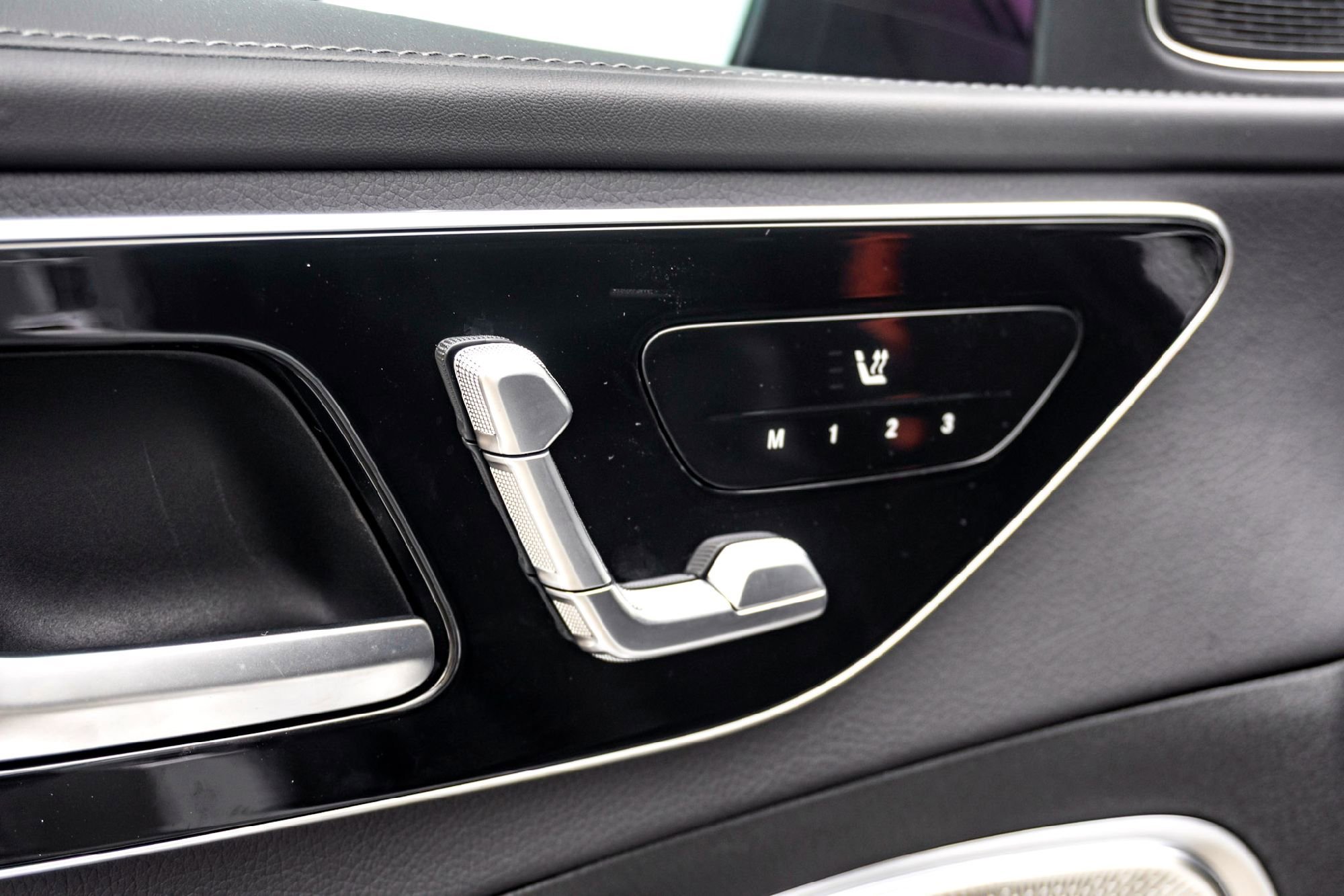 2025 Mercedes-Benz C-Class Sedan C 300 - Photo 12