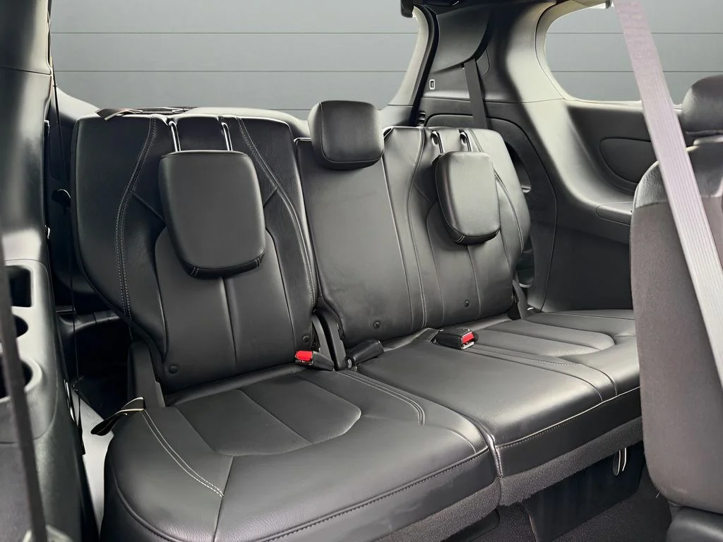 Used 2020 Black Chrysler Touring L image 15