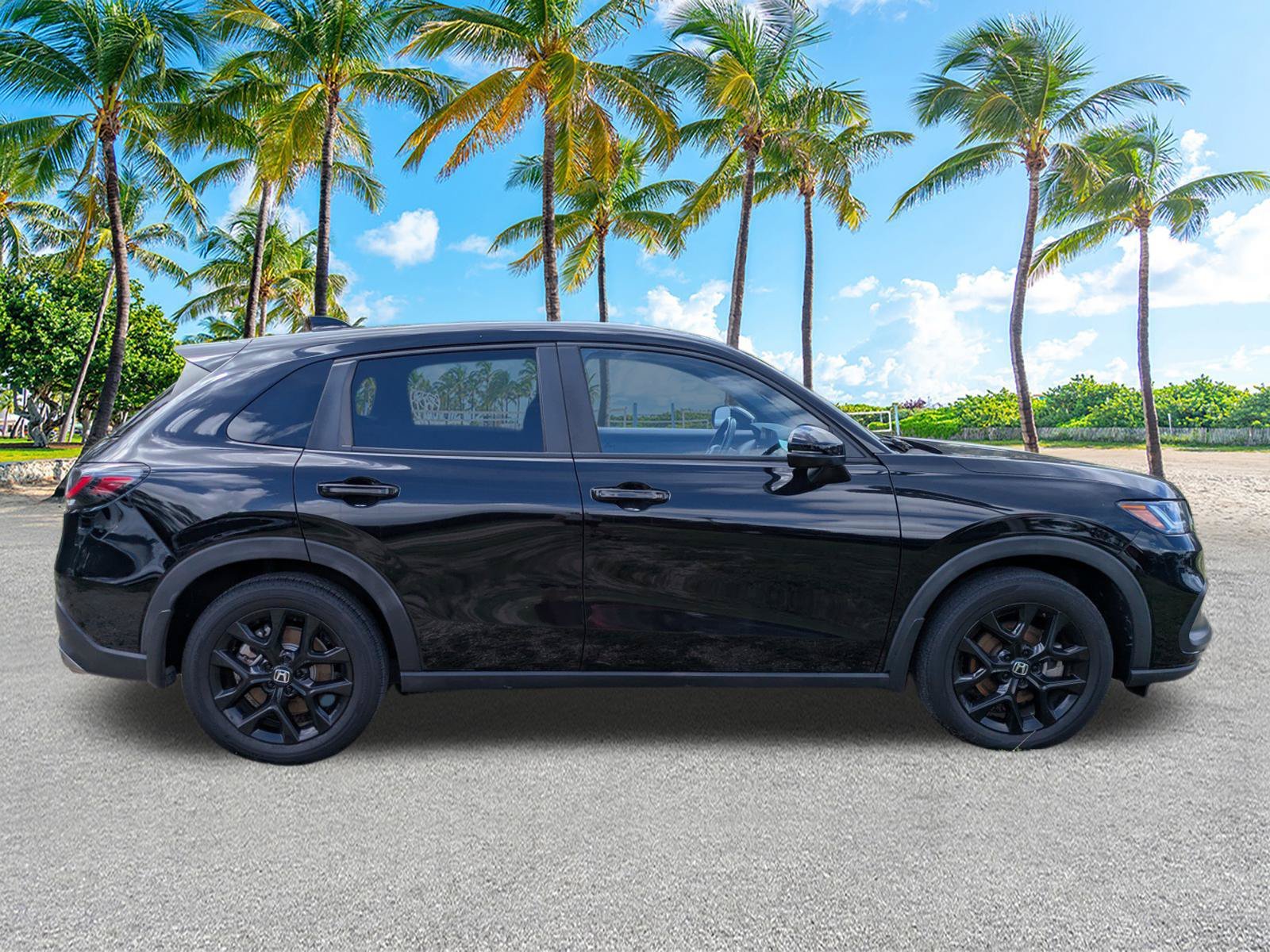 Used 2024  Honda Sport image 3