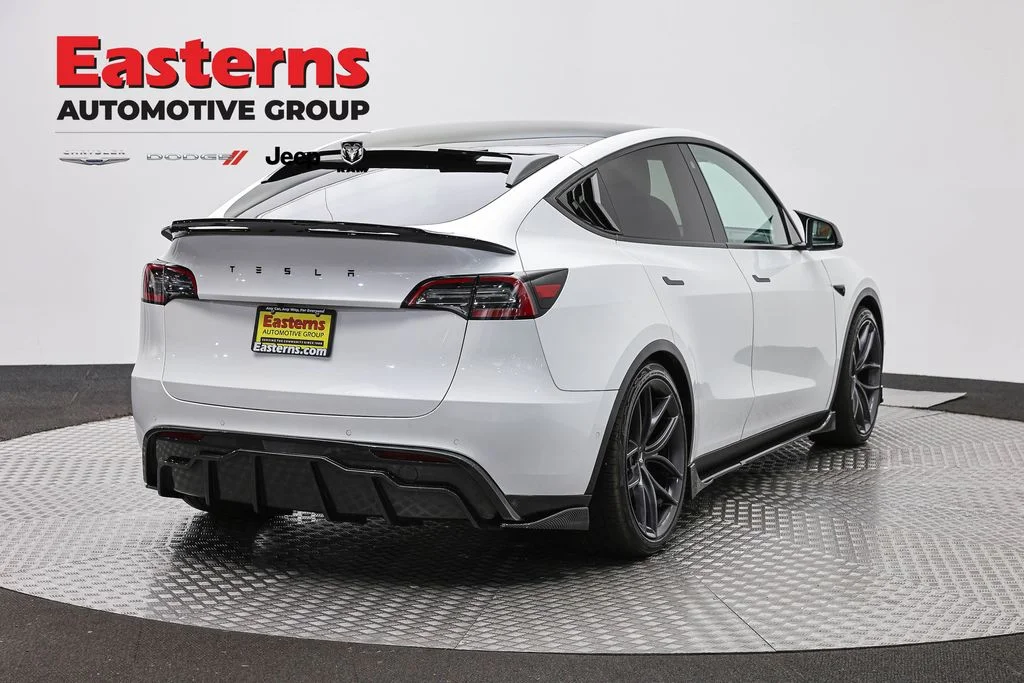 Used 2022  Tesla Performance image 5