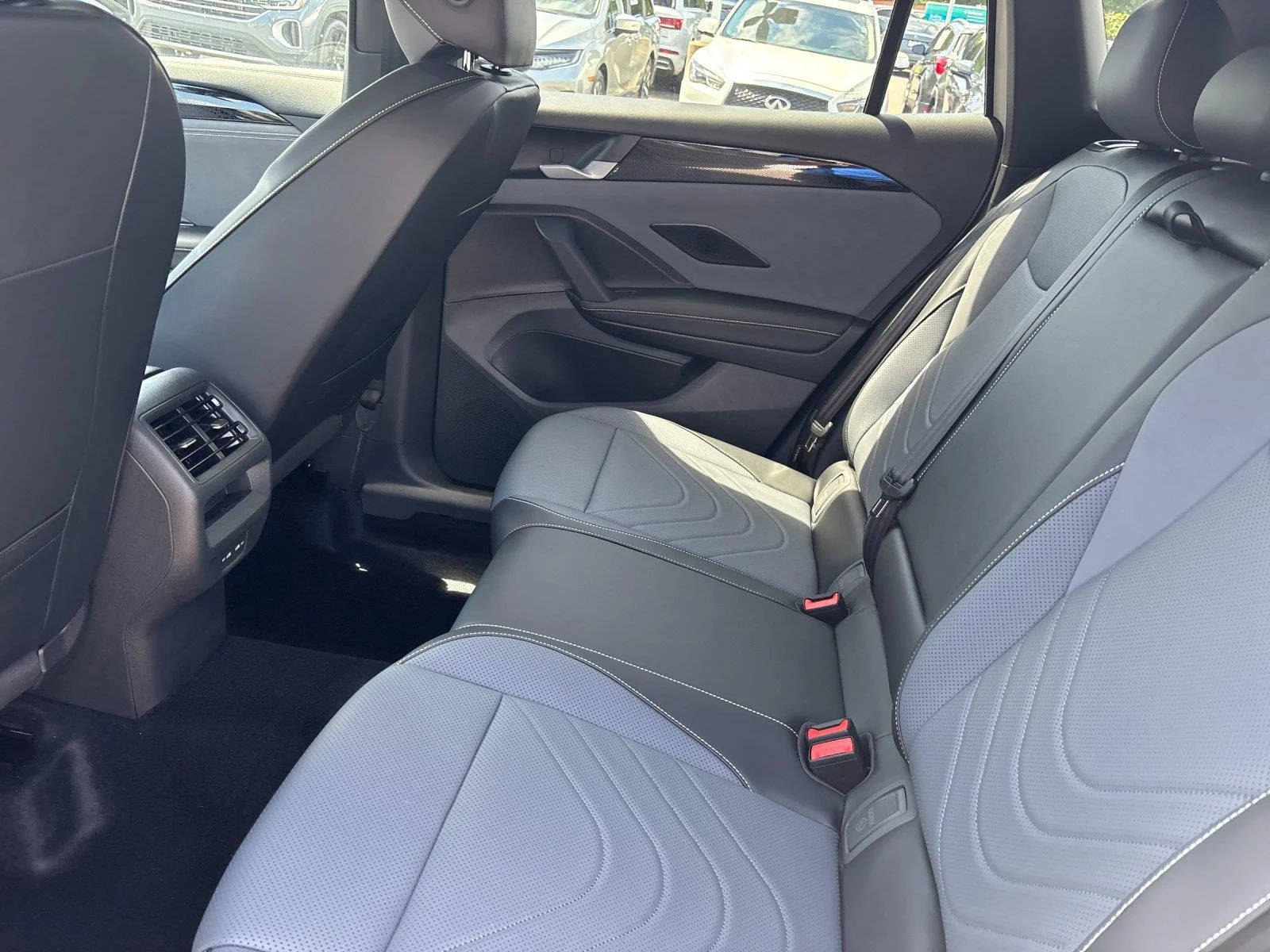 New 2026 Sandstone w/Deep Black Roof Volkswagen SE R-Line Black image 32