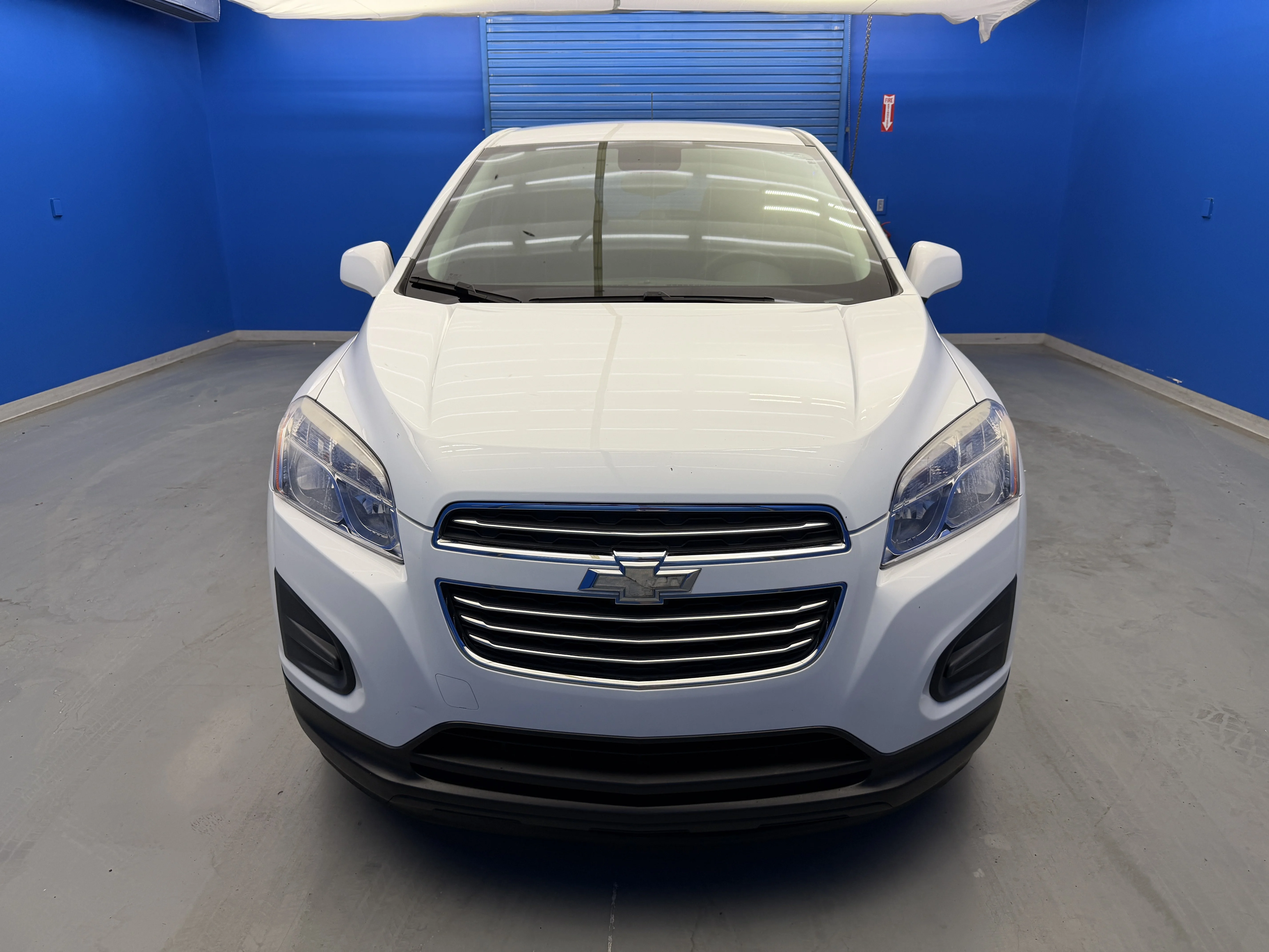 Used 2016 Summit White Chevrolet LS image 3