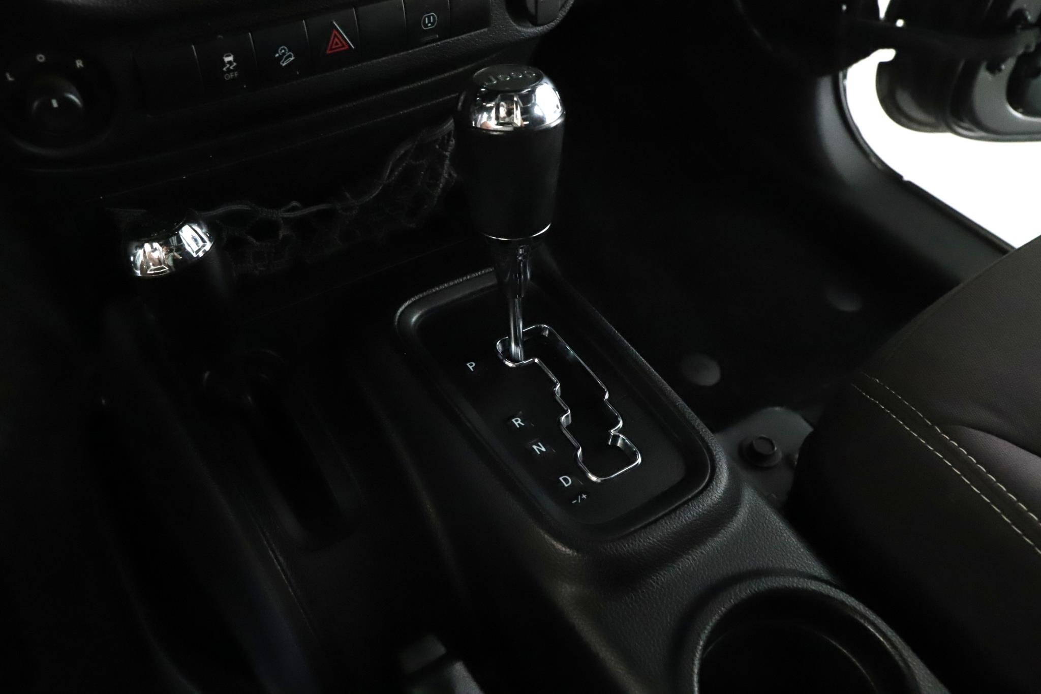 2014 Jeep Wrangler Unlimited Sahara - Photo 12